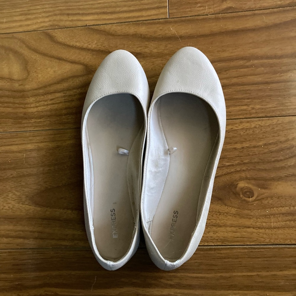 Express Women's Cream Flats